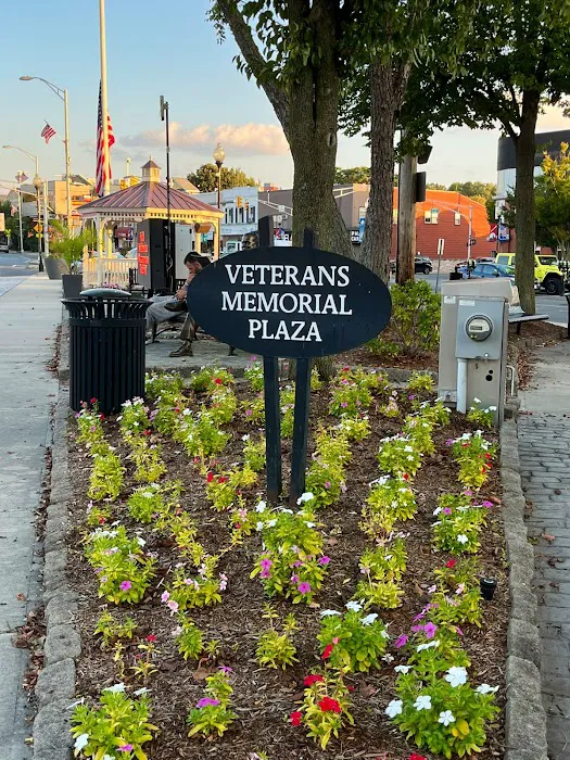 Veterans memorial plaza Picture 6