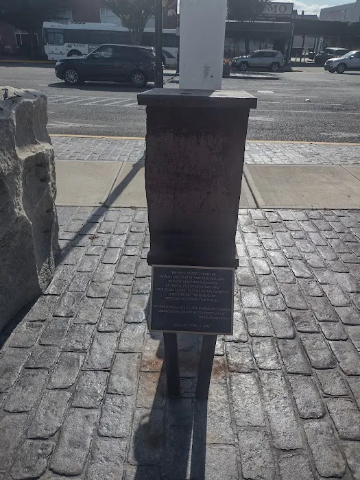 Veterans memorial plaza Picture 3
