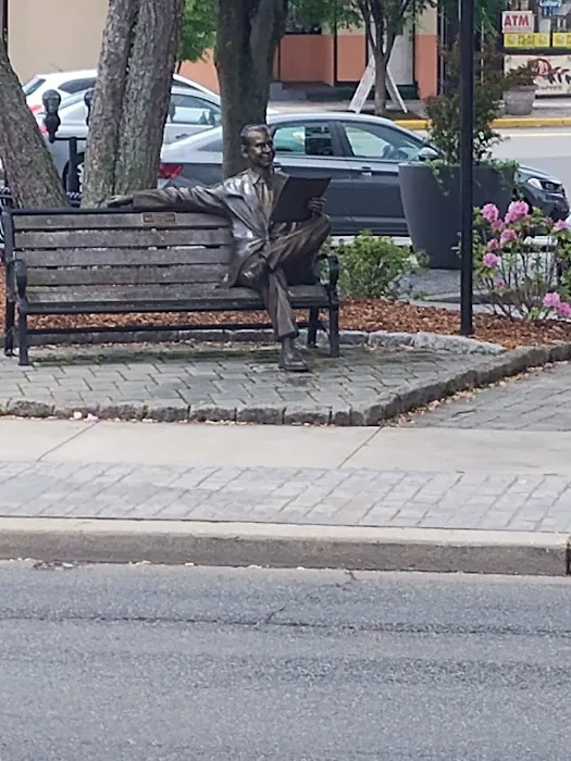 Veterans memorial plaza Picture 7