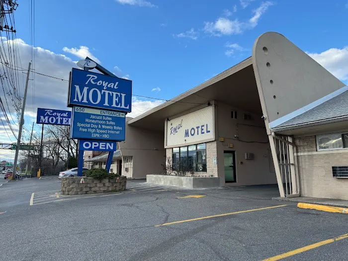 Royal Motel Picture 1