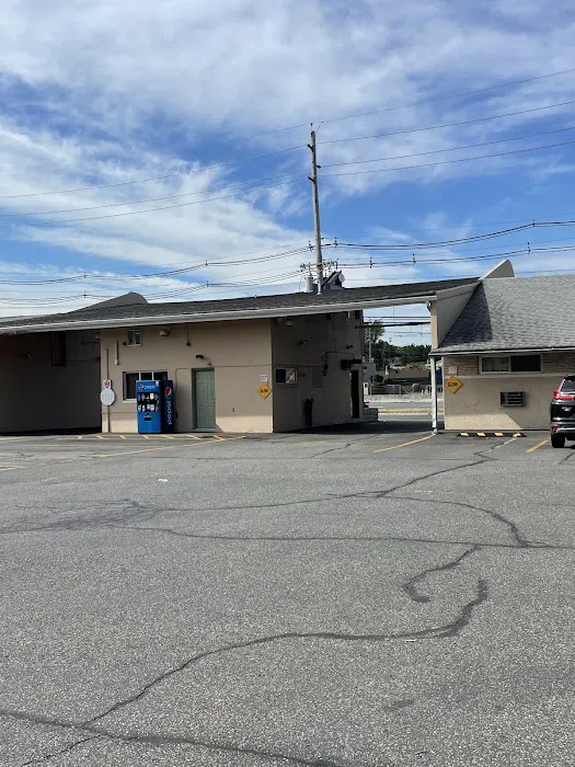 Royal Motel Picture 6