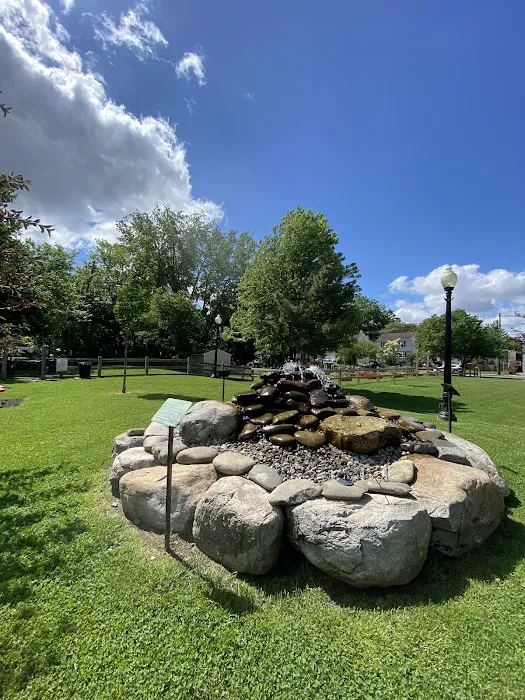 Fountain Park Picture 9