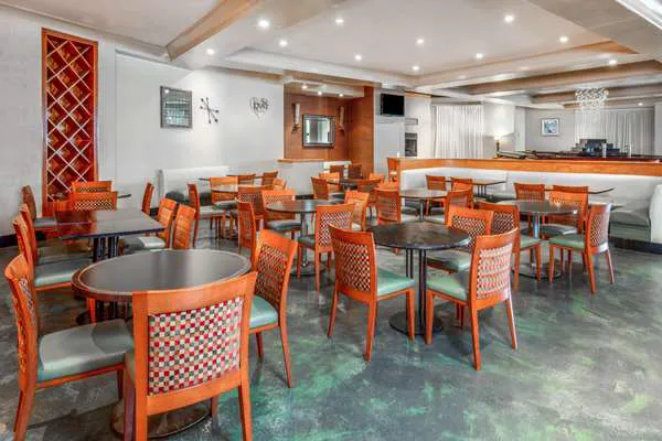 La Quinta Inn & Suites by Wyndham Secaucus Meadowlands Picture 8