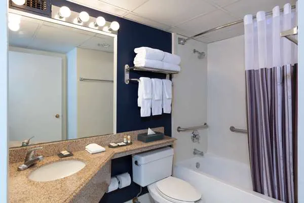 La Quinta Inn & Suites by Wyndham Secaucus Meadowlands Picture 5