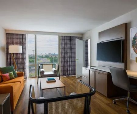 Renaissance Meadowlands Hotel
