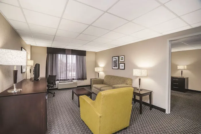 La Quinta Inn & Suites by Wyndham Clifton/Rutherford Picture 7