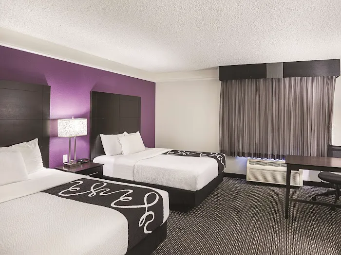 La Quinta Inn & Suites by Wyndham Clifton/Rutherford Picture 3