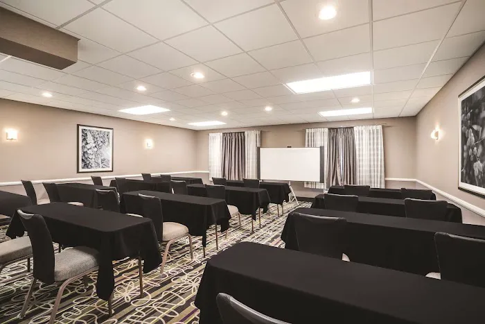 La Quinta Inn & Suites by Wyndham Clifton/Rutherford Picture 6
