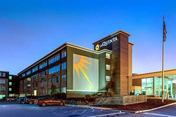La Quinta Inn & Suites by Wyndham Clifton/Rutherford Picture 1