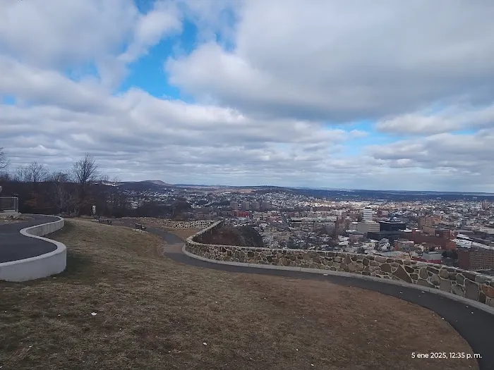 Crow’s Nest Overlook Picture 4