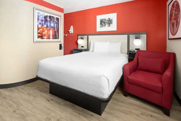 Ramada by Wyndham Parsippany Picture 4