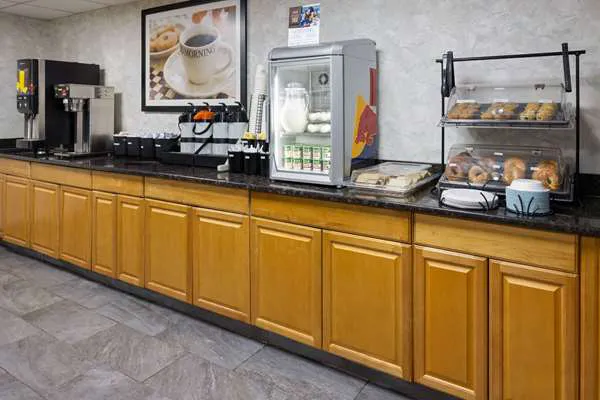 Ramada by Wyndham Parsippany Picture 6