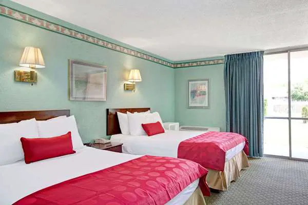 Ramada by Wyndham Parsippany Picture 2