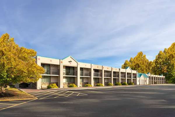 Ramada by Wyndham Parsippany Picture 8
