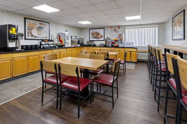 Ramada by Wyndham Parsippany Picture 7