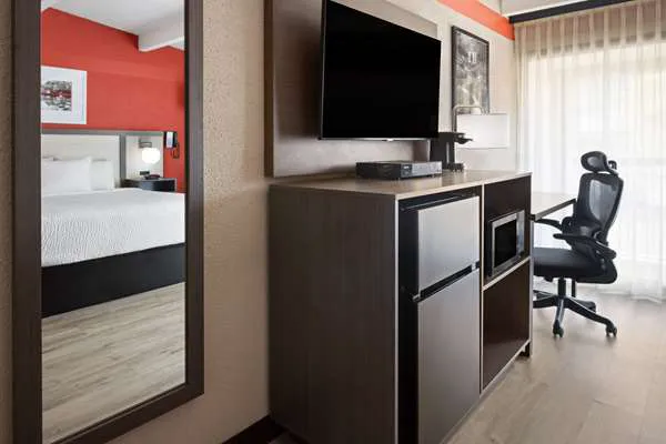 Ramada by Wyndham Parsippany Picture 3