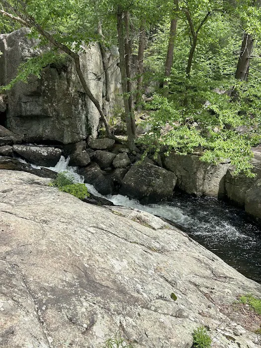 Ga-Nus-Quah Rocks Picture 3