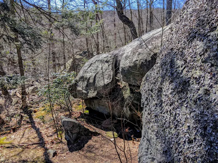 Ga-Nus-Quah Rocks Picture 9