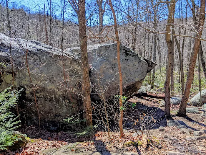 Ga-Nus-Quah Rocks Picture 2