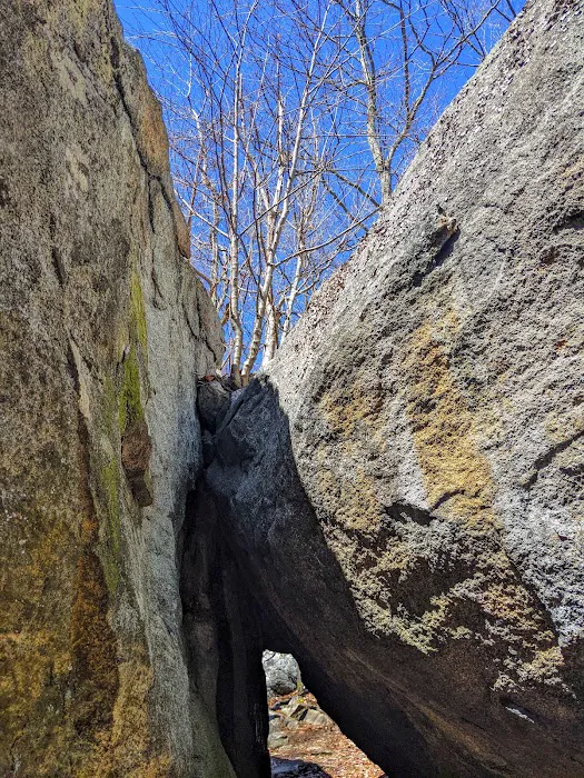 Ga-Nus-Quah Rocks Picture 5