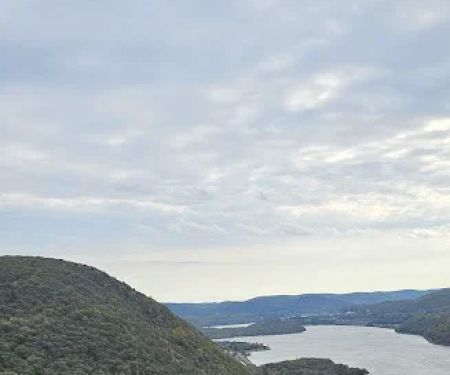 Breakneck Mountain Trail