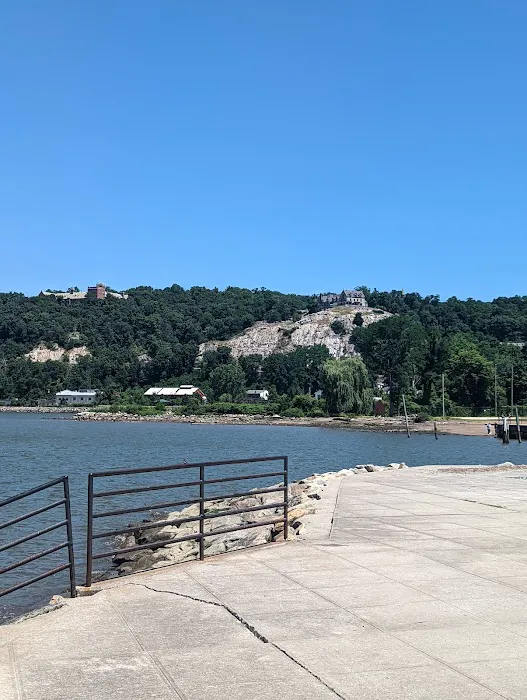 Peekskill Landing Park Picture 2