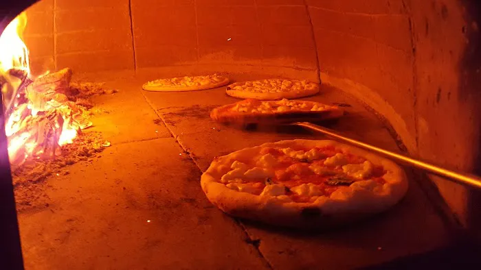 Marios Wood Fired Mobile Pizza Truck Picture 10