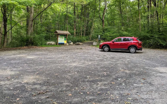 Norwalk River Valley Trail - North Parking Picture 2