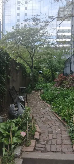Alice's Garden Picture 7