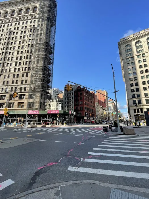 11 Madison Ave Picture 4