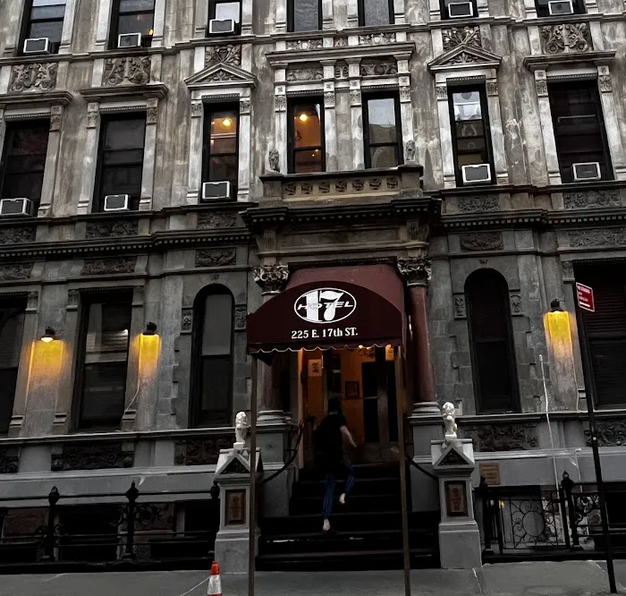 Hotel 17 - Extended Stay Picture 6