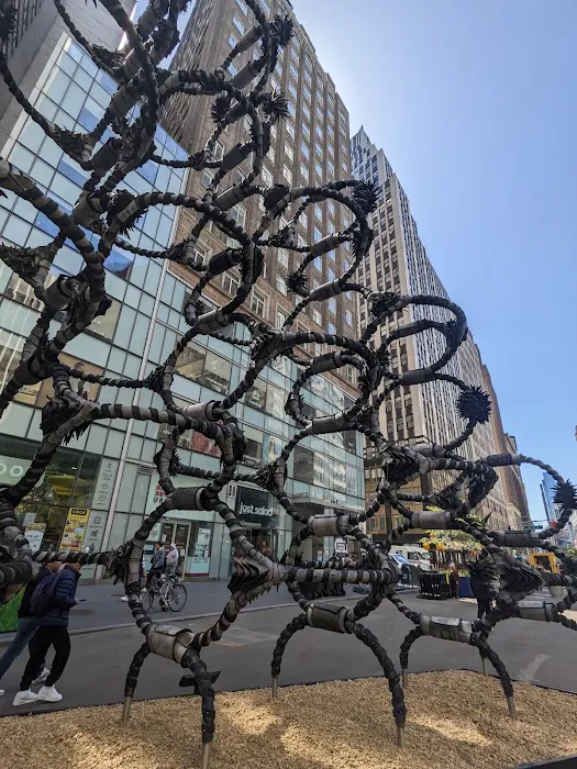 Garment District Plaza Picture 5