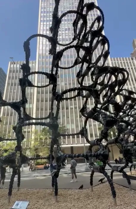 Garment District Plaza Picture 4
