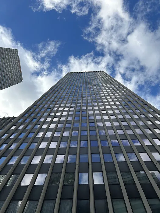 Garment District Plaza Picture 9