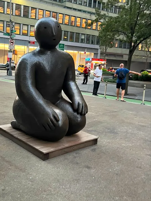 Garment District Plaza Picture 3