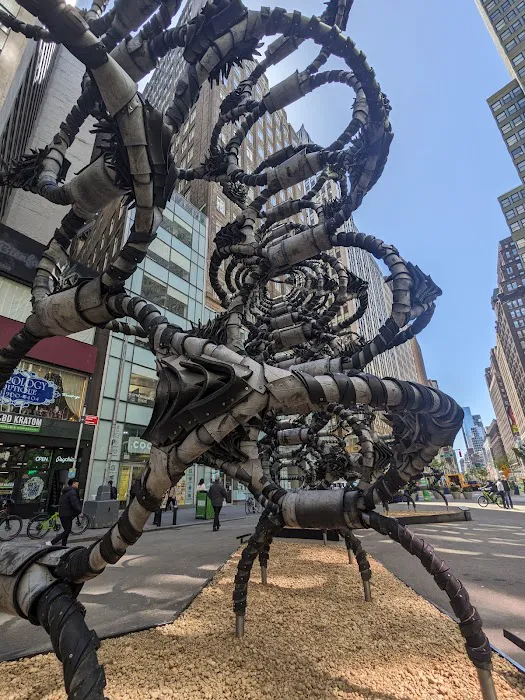 Garment District Plaza Picture 7