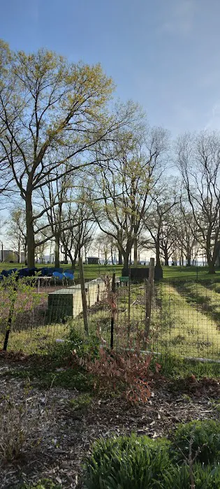Peter Minuit Plaza Picture 5