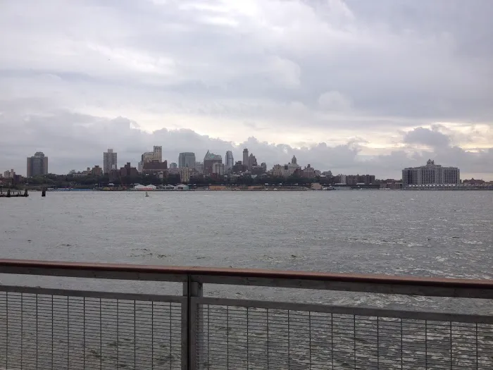 East River Esplanade. Picture 1