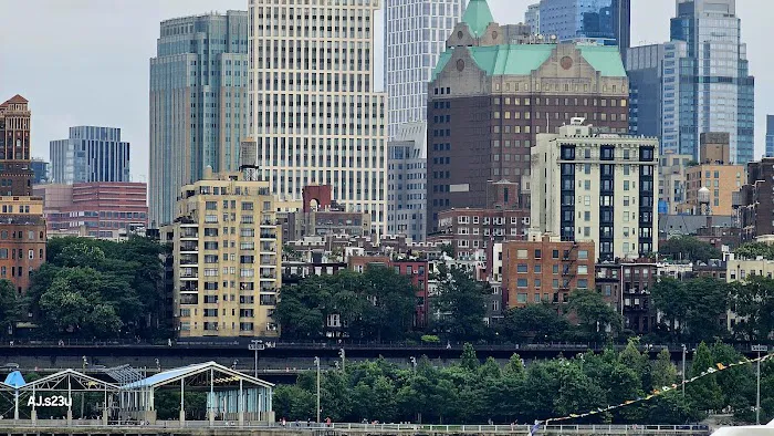 East River Esplanade. Picture 9