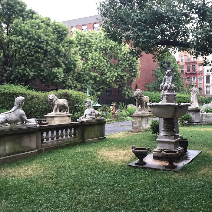 Elizabeth Street Garden Picture 2