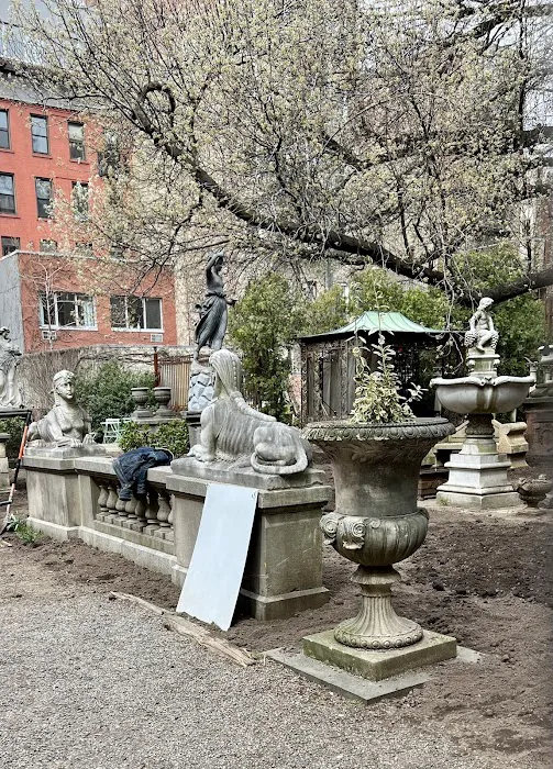 Elizabeth Street Garden Picture 8