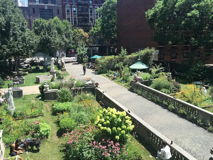 Elizabeth Street Garden Picture 3