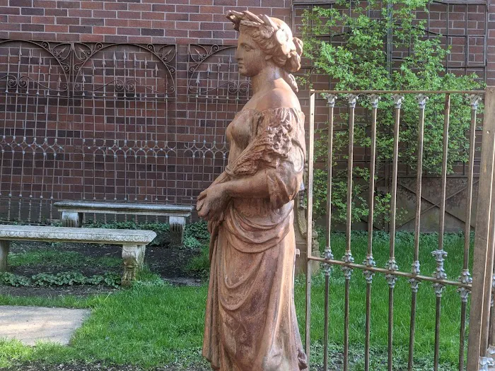 Elizabeth Street Garden Picture 9