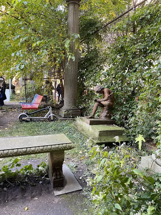 Elizabeth Street Garden Picture 10