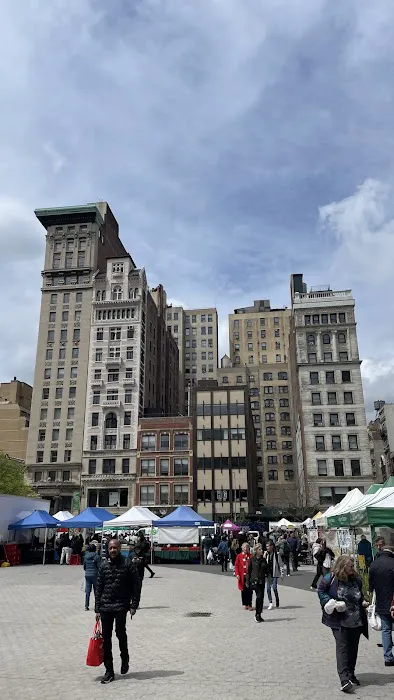 201 Park Ave S Picture 4
