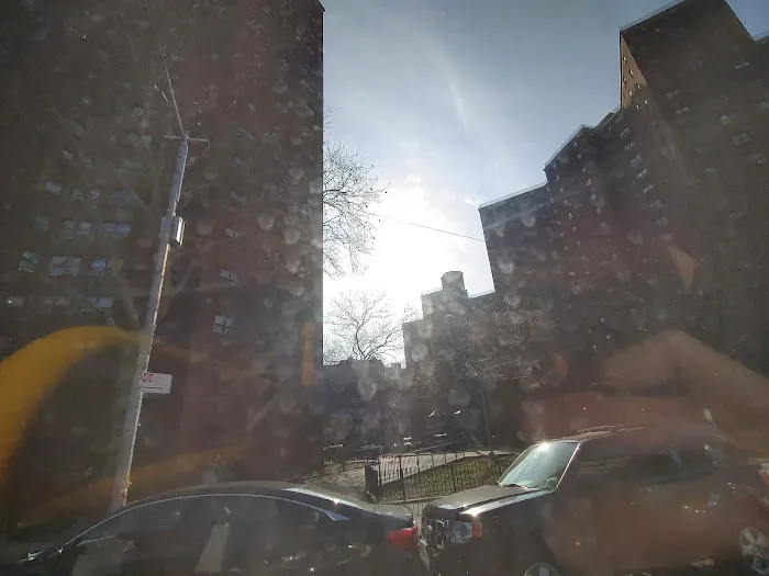 1 Madison St Picture 3