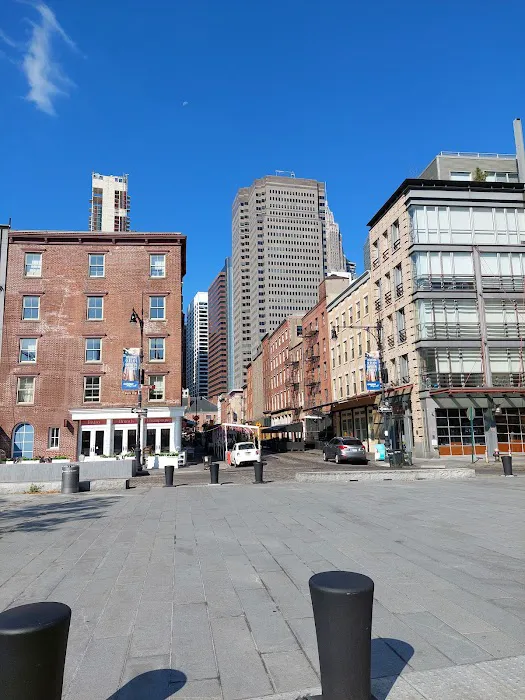 Peck Slip Plaza Picture 4