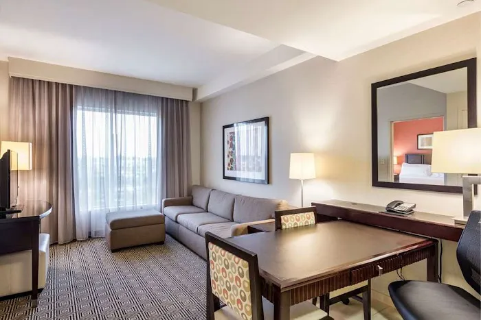 Embassy Suites by Hilton Newark Airport Picture 2
