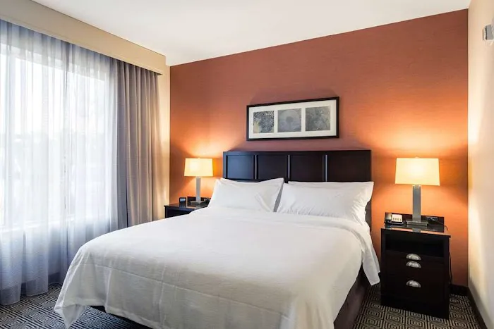Embassy Suites by Hilton Newark Airport Picture 4