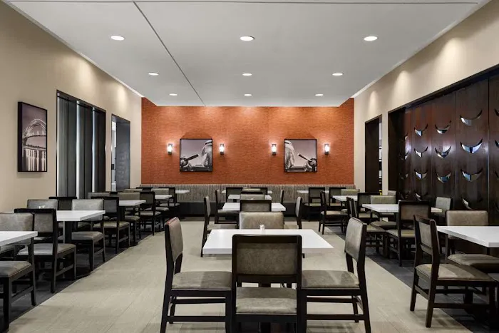 Embassy Suites by Hilton Newark Airport Picture 3